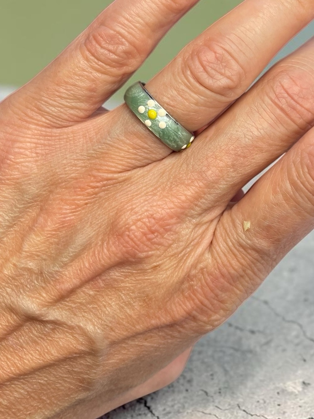 Green Resin Daisy Floral Band Ring Silver Tone Size 6.25